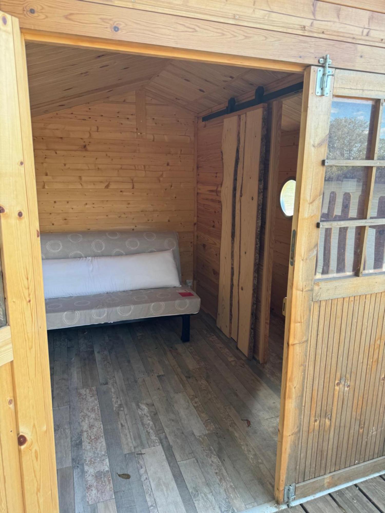 Chalet Cabanon Au Bord Du Petit Rhone